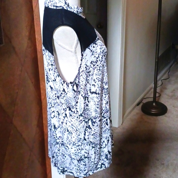 NEW Worthington Black Mesh Python Print Top - Picture 5 of 11